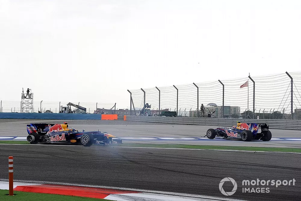 
Mark Webber, Red Bull Racing RB6 Renault and Sebastian Vettel, Red Bull Racing RB6 Renault crash and spin
