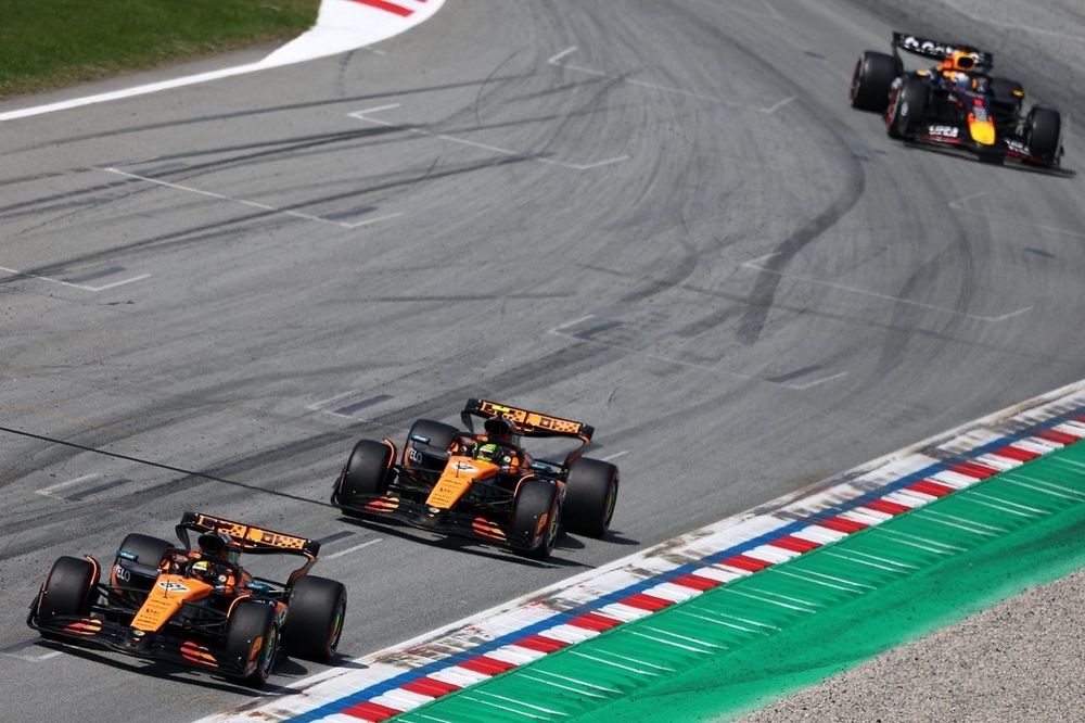 Lando Norris, McLaren, Oscar Piastri, McLaren, Max Verstappen, Red Bull Racing