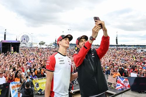 Por qu&eacute; el "hooligan" Bearman es el "mejor" compa&ntilde;ero de equipo para Ocon