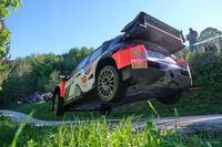 Neuville i Evans na równo, popis Ogiera