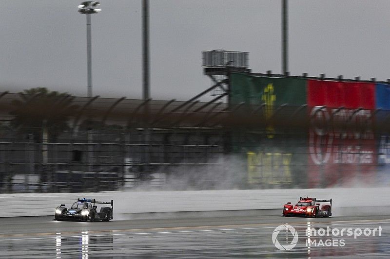 #10 Konica Minolta Cadillac DPi-V.R. Cadillac DPi, DPi: Renger Van Der Zande, Jordan Taylor, Fernando Alonso, Kamui Kobayashi, #31 Whelen Engineering Racing Cadillac DPi, DPi: Felipe Nasr, Pipo Derani, Eric Curran