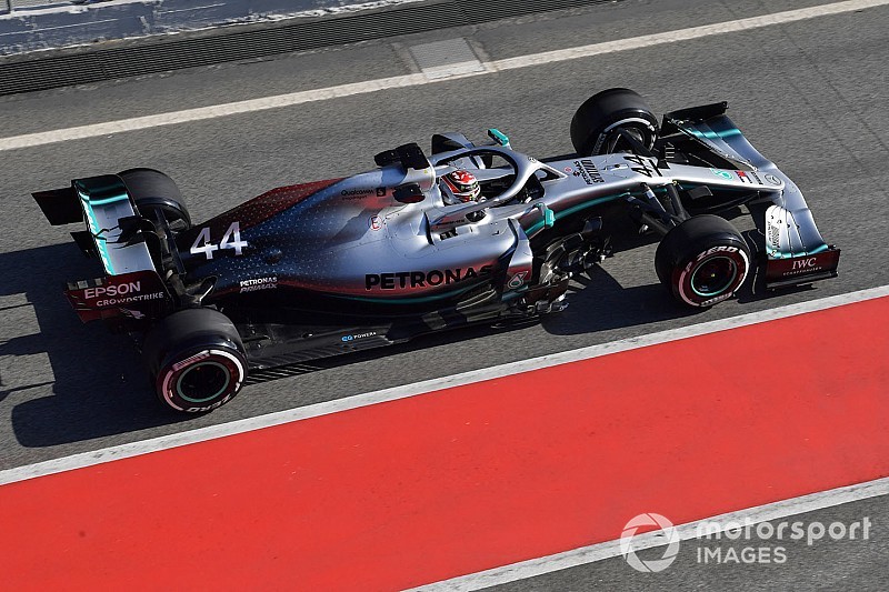 Hamilton: W10, 2018 aracına kıyasla farklı hissettiriyor