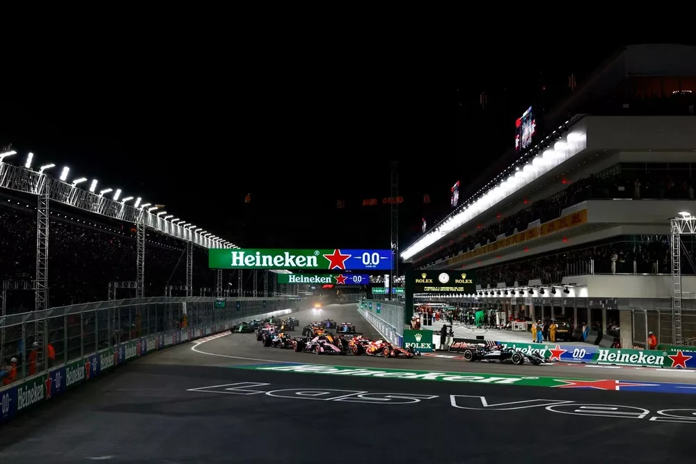 George Russell, Mercedes F1 W15, Carlos Sainz, Ferrari SF-24, Pierre Gasly, Alpine A524 