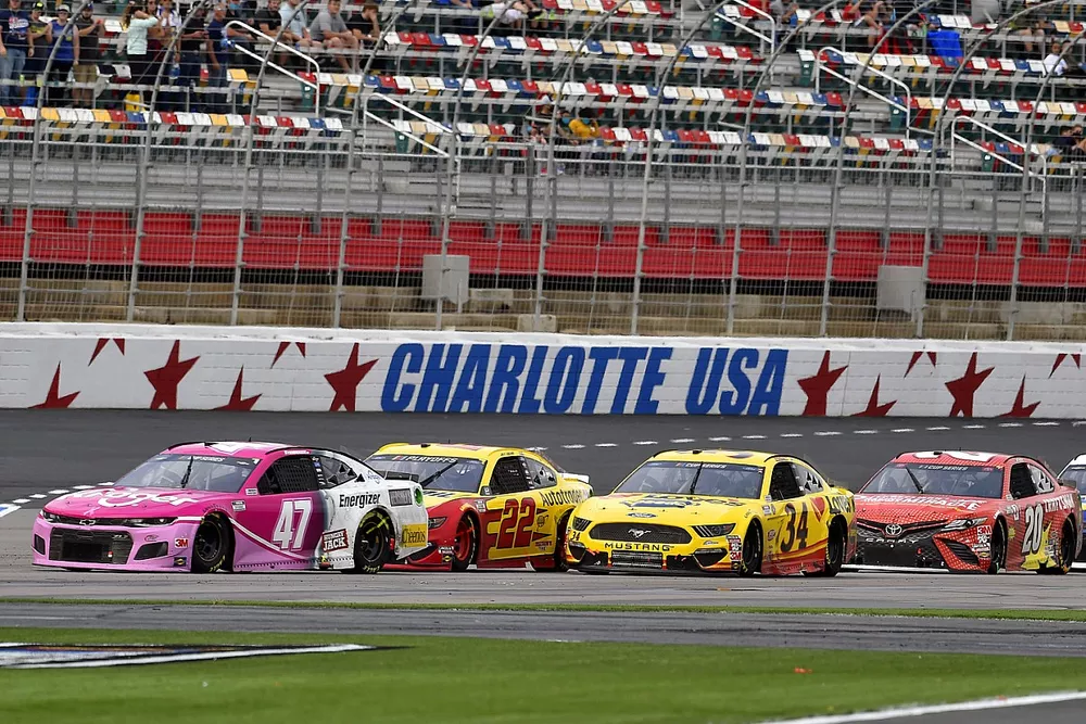 Ricky Stenhouse Jr., JTG Daugherty Racing, Chevrolet Camaro Kroger, Joey Logano, Team Penske, Ford Mustang Shell Pennzoil/Autotrader, Michael McDowell, Front Row Motorsports, Ford Mustang Love's Travel Stops