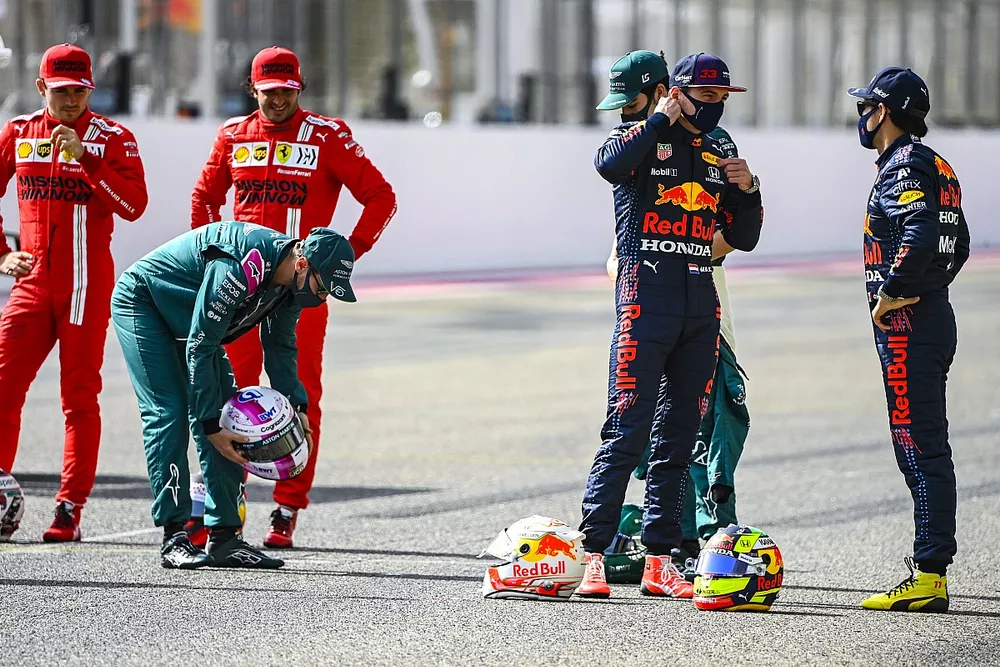 Sebastian Vettel, Aston Martin, Max Verstappen, Red Bull Racing, et Sergio Perez, Red Bull Racing 