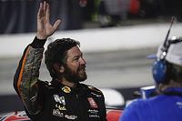 Truex z pole position