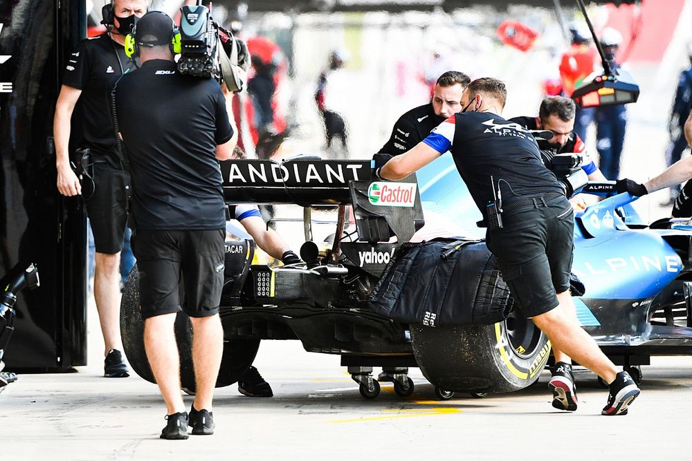 Fernando Alonso, Alpine A521, vuelve al garaje