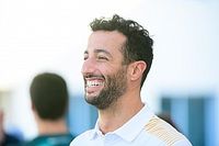 Ricciardo escapa de la sanci&oacute;n por bloquear a Alonso en Abu Dhabi