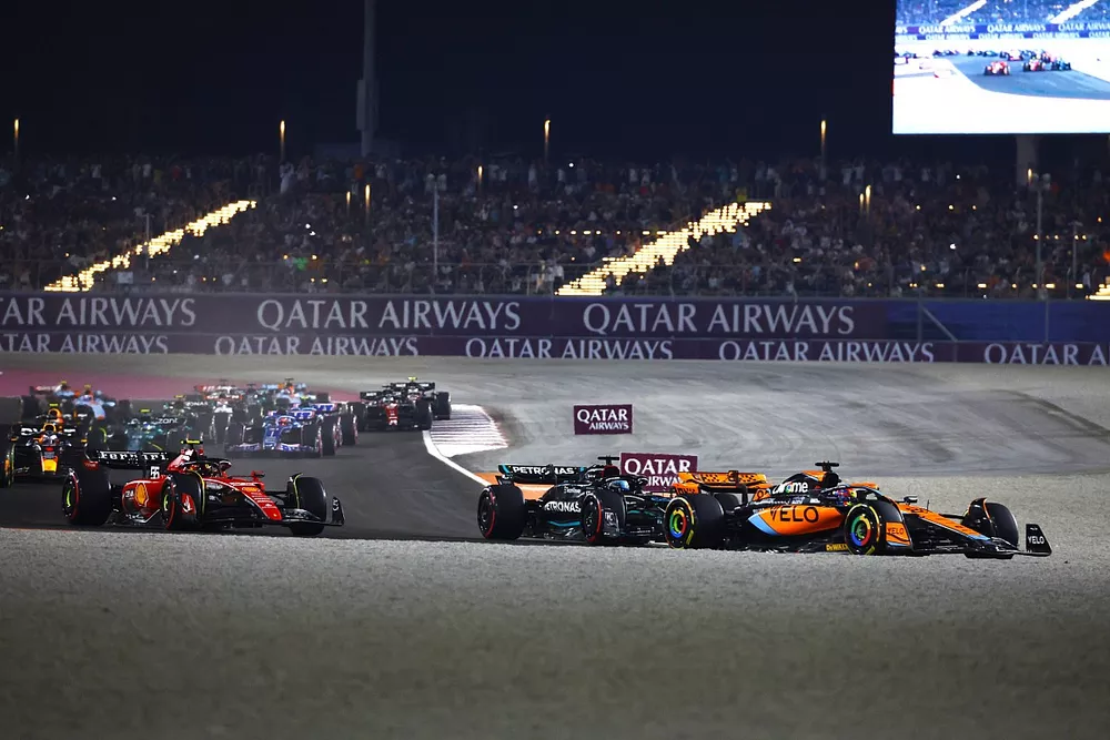 Oscar Piastri, McLaren MCL60, Carlos Sainz, Ferrari SF-23, George Russell, Mercedes F1 W14, Lando Norris, McLaren MCL60, Max Verstappen, Red Bull Racing RB19, the rest of the field on the opening lap of the Sprint race