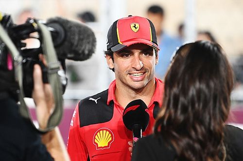 A Sainz no le gustaría empezar la F1 2024 sin renovar con Ferrari