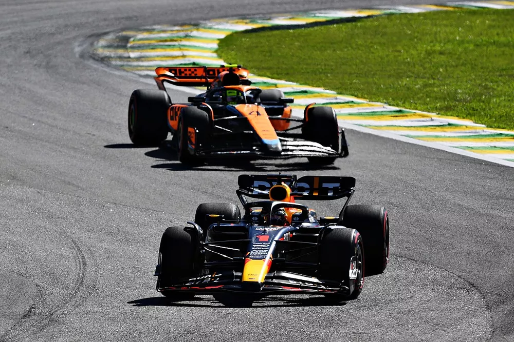 Max Verstappen, Red Bull Racing RB19, Lando Norris, McLaren MCL60