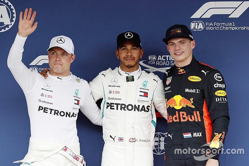 Ganador de la pole Lewis Hamilton, Mercedes AMG F1, segundo Valtteri Bottas, Mercedes AMG F1, tercero Max Verstappen, Red Bull Racing
