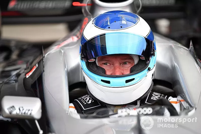 Mika Hakkinen, McLaren MP4-13 at Legends F1 30th Anniversary Lap Demonstration 