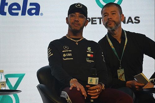 En Brasil, Hamilton dice "sentir presencia de" Senna en Interlagos