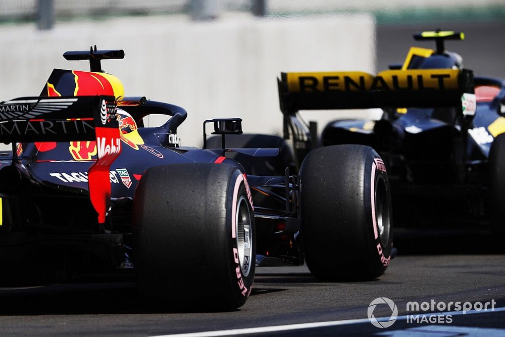Daniel Ricciardo, Red Bull Racing RB14, follows Carlos Sainz Jr, Renault Sport F1 Team, in the pit lane