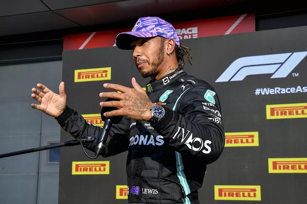 Ganador de la primera posici&oacute;n para la carrera Sprint Lewis Hamilton, Mercedes