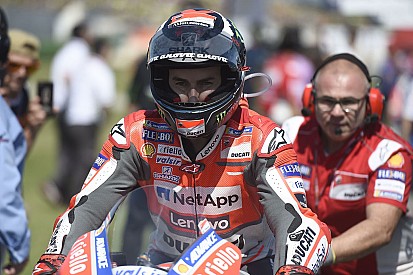 Lorenzo: "Ducati prefirió subir el sueldo a Dovizioso y fichar un piloto más barato"
