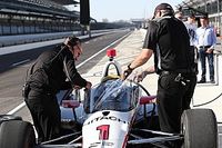 Newgarden probó auto con parabrisas en IndyCar