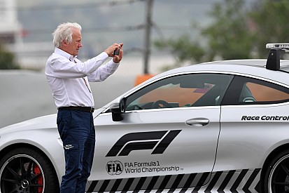 Escuderías y pilotos rinden homenaje a Whiting en redes sociales