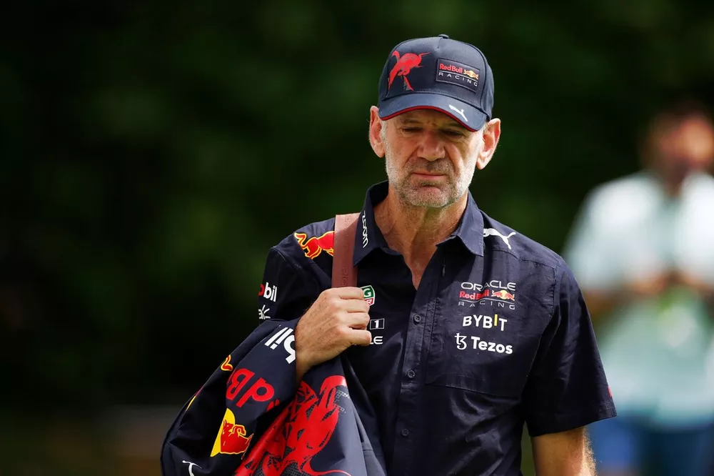 Adrian Newey, Chief Technology Officer, Red Bull Racing, arriveert op het circuit