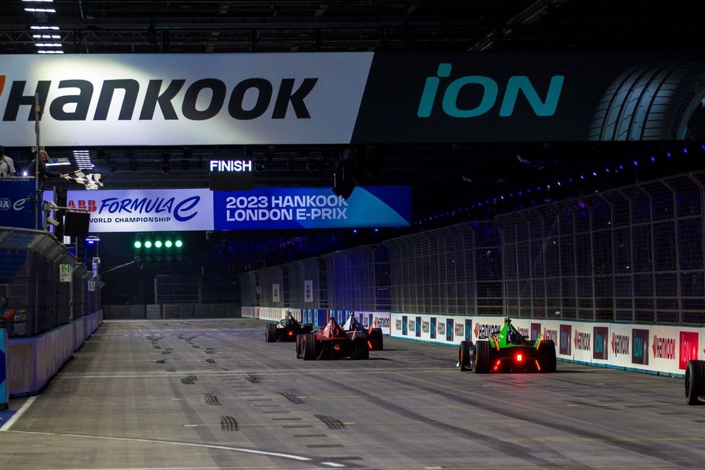 Jake Dennis, Andretti Autosport, en la &uacute;ltima curva camino de convertirse en Campe&oacute;n del Mundo de F&oacute;rmula E.