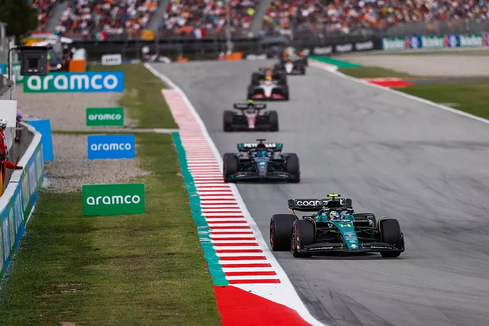 Fernando Alonso, Aston Martin AMR23, George Russell, Mercedes F1 W14, Zhou Guanyu, Alfa Romeo C43