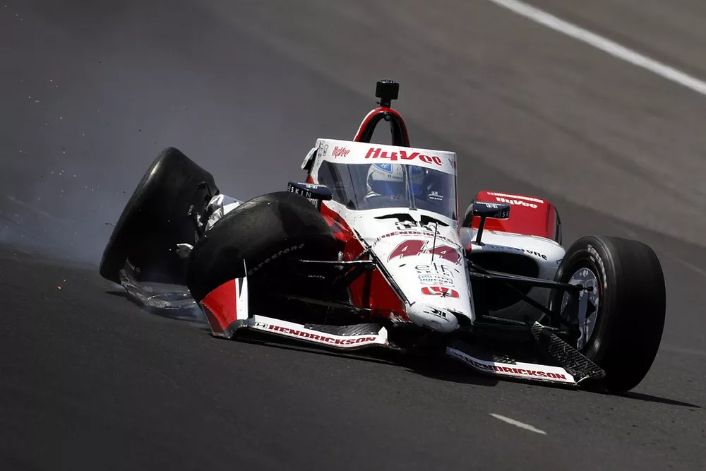 Katherine Legge, Rahal Letterman Lanigan Racing Honda, crash