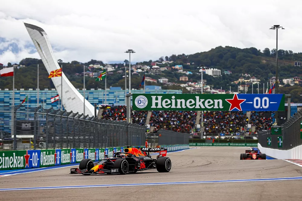 Max Verstappen, Red Bull Racing RB16B, Charles Leclerc, Ferrari SF21
