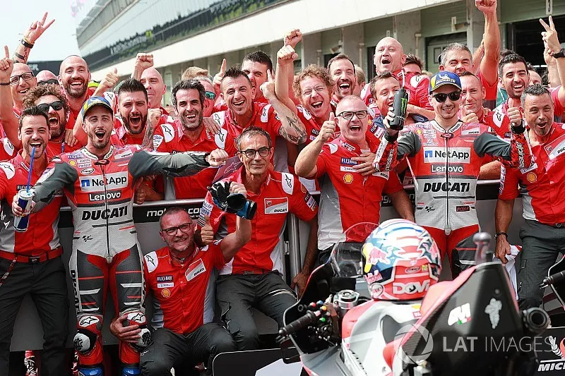 Racewinnaar Andrea Dovizioso, Ducati Team, tweede plaats Jorge Lorenzo, Ducati Team