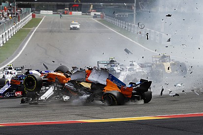FIA diferencia punições a Grosjean e Hulkenberg em batidas