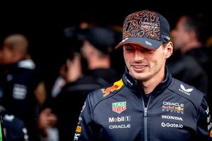 F1: Verstappen permanecerá na Red Bull em 2026, afirma jornal holandês