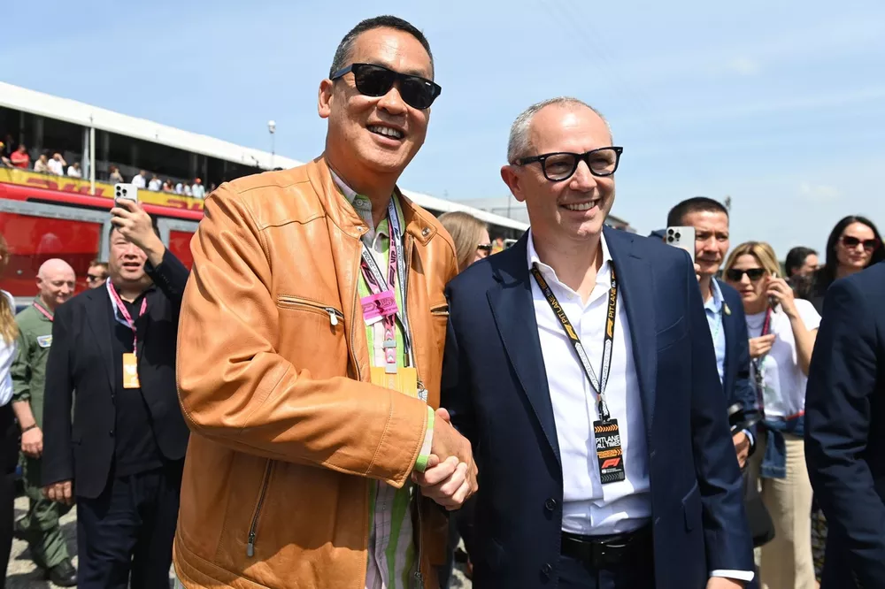 Srettha Thavisin, minister-president van Thailand, Stefano Domenicali, CEO Formule 1 Groep 