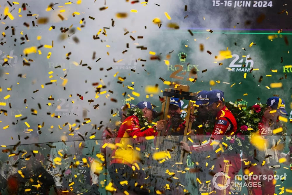 Podio: I vincitori della 24H di Le Mans #50 Ferrari AF Corse Ferrari 499P: Antonio Fuoco, Miguel Molina, Nicklas Nielsen