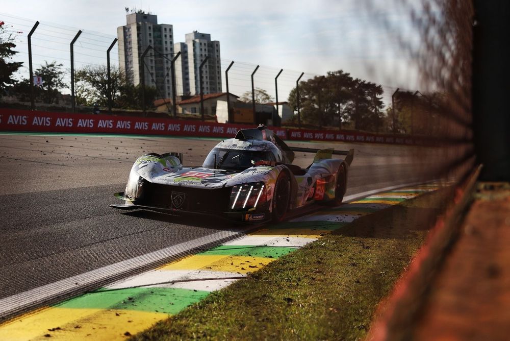 #94 Peugeot Totalenergies Peugeot 9X8: Paul Di Resta, Loic Duval, Stoffel Vandoorne