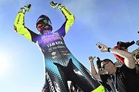 Fotos: el inolvidable homenaje de despedida de los pilotos a Valentino Rossi