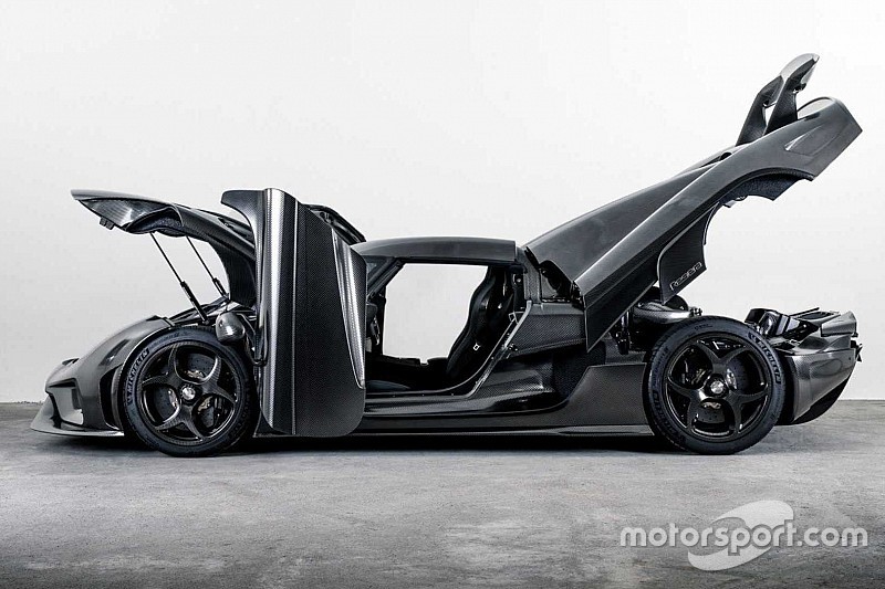 Koenigsegg Regera отримав вручну відполірований карбоновий кузов