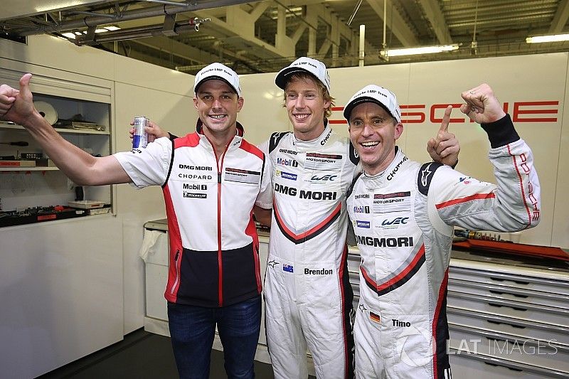 Ganadores de la pole Timo Bernhard, Earl Bamber, Brendon Hartley, Porsche Team
