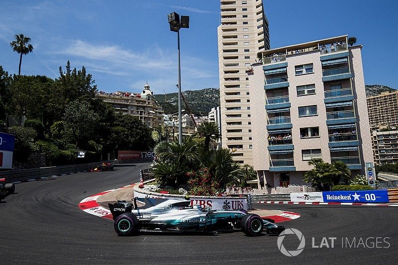 Valtteri Bottas, Mercedes AMG F1 W08, Max Verstappen, Red Bull Racing RB13, Daniel Ricciardo, Red Bu