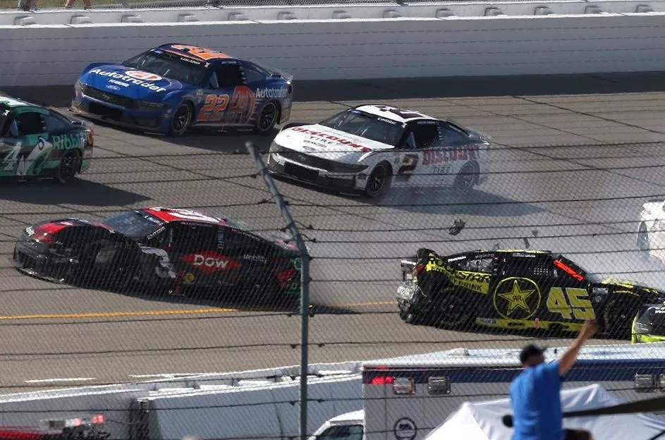Points leader Tyler Reddick crashes out in wild restart pileup at Michigan