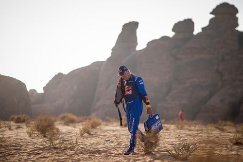 Sainz explica los pinchazos en el Dakar 2026 y detalla su enfoque para lo que queda