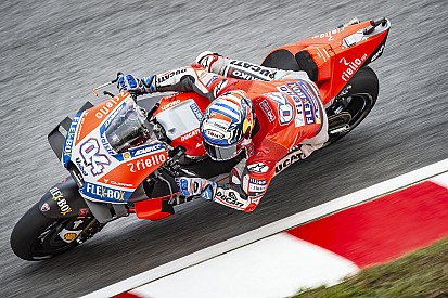 Fantasztikus versenyen végül Dovizioso tudott nyerni Valenciában, Rossi 5 körrel a vége előtt csúszott ki!