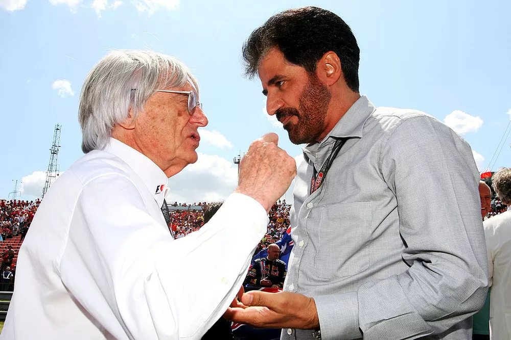 Bernie Ecclestone conversa con Mohammed Bin Sulayem