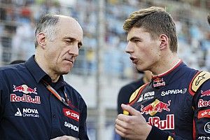 El consejo de Kvyat a Checo P&eacute;rez sobre Verstappen: se le puede ganar