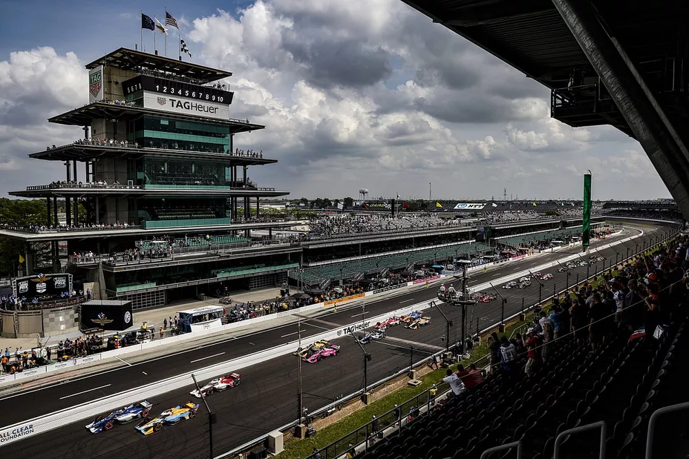 Alex Palou, Chip Ganassi Racing Honda, Felix Rosenqvist, Arrow McLaren Chevrolet, Jack Harvey, Rahal Letterman Lanigan Racing Honda, al inicio de la carrera