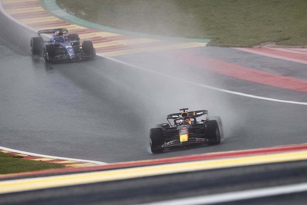 Max Verstappen, Red Bull Racing RB19, Alex Albon, Williams FW45