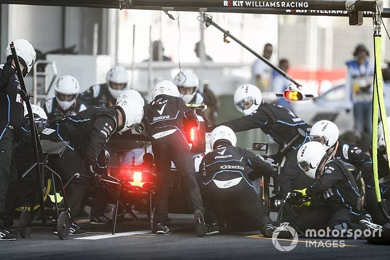 Robert Kubica, Williams FW42 pitstop 