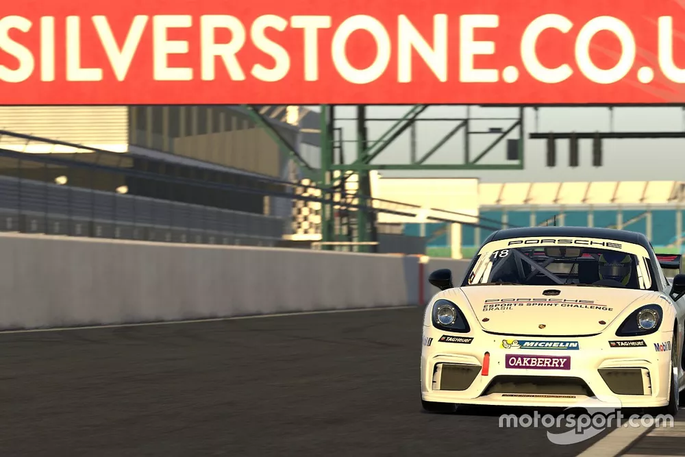 Sprint Challenge acelera em Silverstone