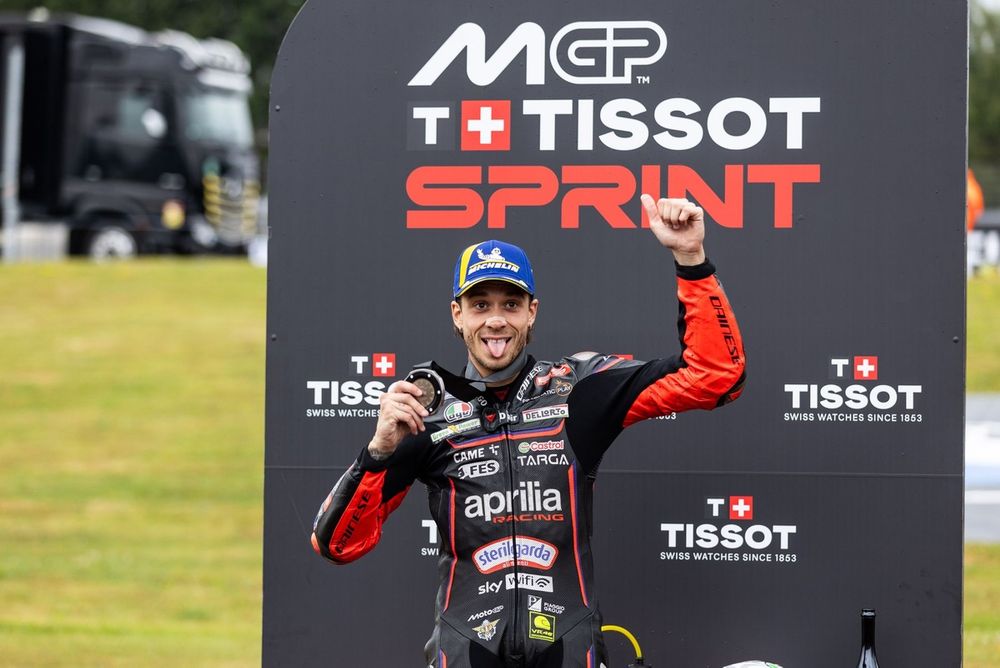 Podio: segundo puesto Marco Bezzecchi, Aprilia Racing