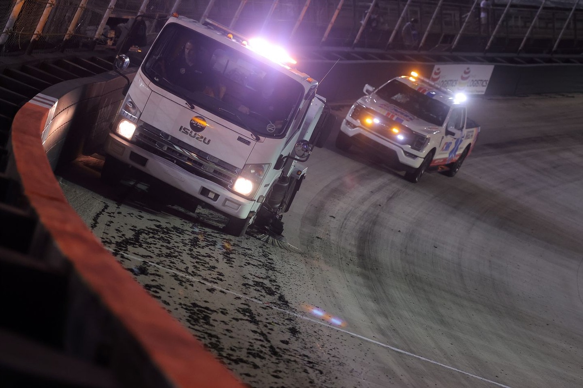 Hendrick crew chief says we won't get 1995 Bristol back by 'shredding' tires