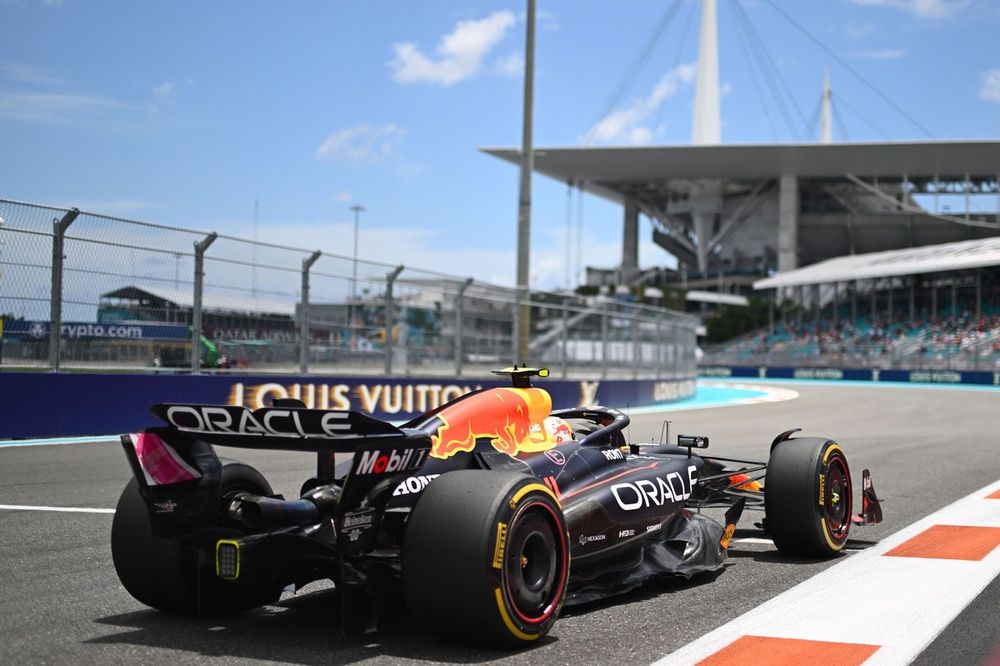 『F1速報』特注スパーク VCARB 01 2024年マイアミGP 角田裕毅 F1速報』特注スパーク VCARB 01 2024年マイアミGP 角田裕毅 - メルカリ